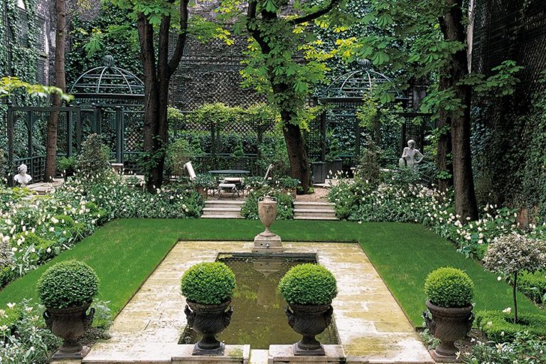 The Secret Gardens of Paris